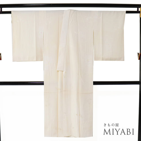 長襦袢 リサイクル 長襦袢 身丈128.7cm 裄64.8cm 袷 蝶に桜模様の地紋 ベージュ Mサイズ しつけ糸 正絹 Aランク