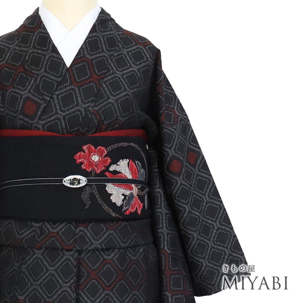 大島紬 リサイクル 身丈160cm 裄63.2cm 袷 斜め格子柄 ブラック Mサイズ カジュアル 証紙 正絹 広衿 Aランク