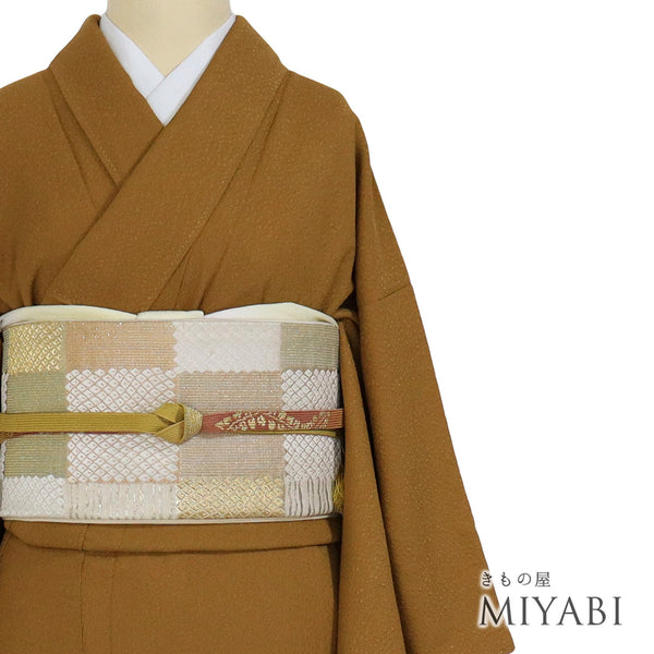 色無地 リサイクル 身丈150.7cm 裄63.4cm 袷 オレンジ Sサイズ セミフォーマル 一つ紋 しつけ糸 正絹 広衿 地紋あり Sランク