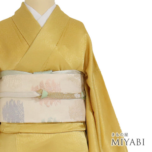 色無地 リサイクル 身丈164.5cm 裄63.2cm 袷 菊柄 イエロー Lサイズ フォーマル セミフォーマル 一つ紋 正絹 広衿 地紋あり Sランク