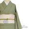 色無地 リサイクル 身丈155.5cm 裄62.8cm 袷 地紋 グリーン Mサイズ セミフォーマル 一つ紋 しつけ糸 正絹 広衿 地紋あり Sランク