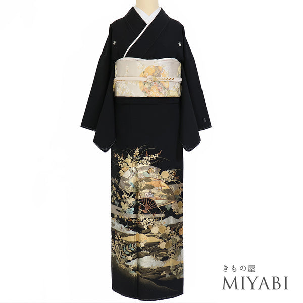 黒留袖 リサイクル 身丈155.5cm 裄64.4cm 袷 扇面柄 菊など草花柄 金彩 比翼付き ブラック Mサイズ フォーマル しつけ糸 正絹 広衿 新品・未使用品