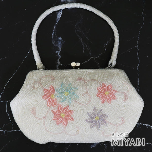 バッグ リサイクル カジュアル ホワイト ビーズ Bランク 花柄 横幅20.5cm 高さ12cm マチ4.5cm