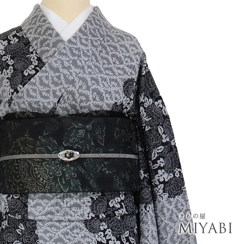 小紋 リサイクル 身丈165.5cm 裄68cm 単衣 菊柄 地紋 パールトーン加工 後身頃居敷当て付き グレー LLサイズ お洒落 カジュアル 正絹 広衿 Sランク