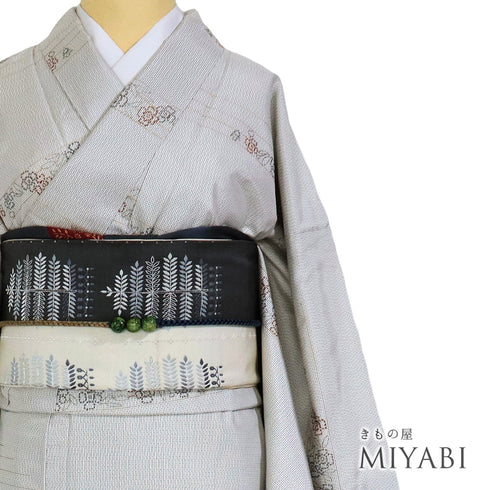 紬 リサイクル 身丈171cm 裄69.6cm 袷 ゆったり 小花柄 刺繍 アイボリー LLサイズ お洒落 しつけ糸 正絹 広衿 Sランク