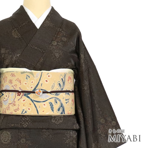 小紋 リサイクル 身丈156.2cm 裄65cm 袷 紬調絣に点描柄 地紋 ブラウン Mサイズ お洒落 カジュアル ポリエステル 洗える着物 広衿 Sランク