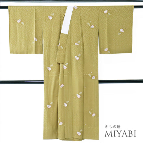 長襦袢 リサイクル 身丈128.8cm 裄66cm 袷 ぽっくりや桜柄 地紋 後身頃居敷当て付き イエロー Mサイズ お洒落 正絹 Sランク