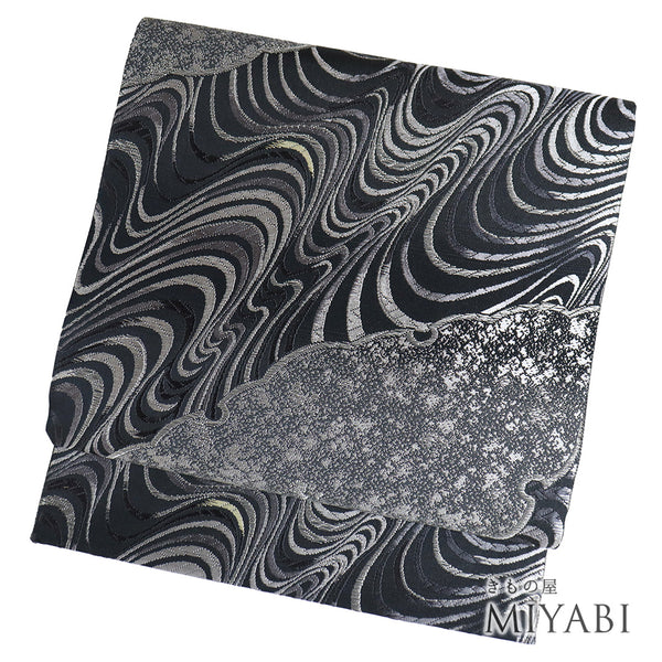 袋帯 リサイクル 帯丈448cm 六通 新小石丸 松煙染 変形雪輪に流水柄 ブラック Mサイズ 正絹 Sランク お洒落