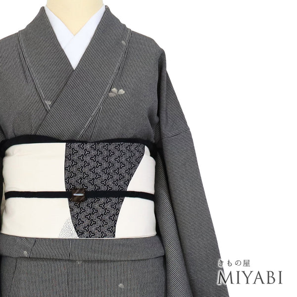 小紋 リサイクル 身丈155cm 裄65.6cm 袷 縞模様 桜柄 小花柄 ブラック Sサイズ お洒落 正絹 広衿 Sランク