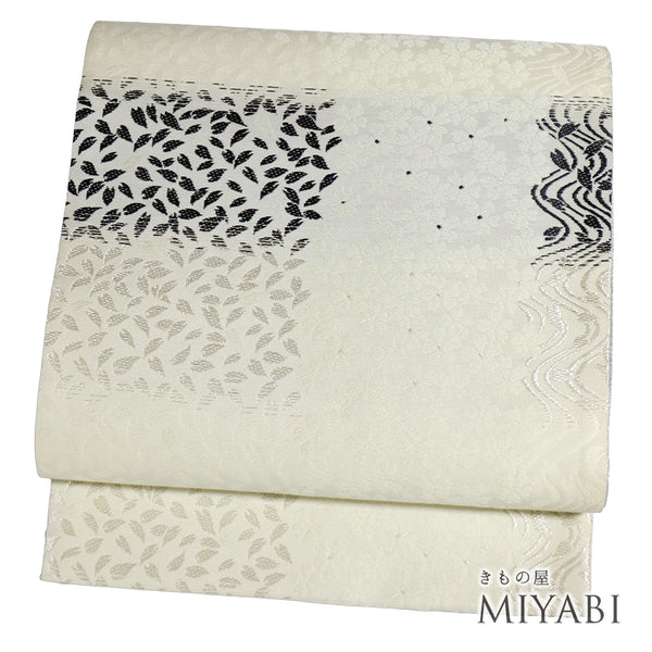 袋帯 リサイクル 帯丈444cm 六通 桜の花びら柄 西陣織2409 ベージュ Mサイズ 正絹 新品・未使用品 セミフォーマル お洒落