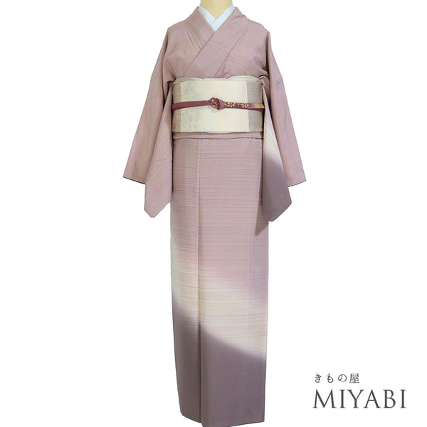 付下げ リサイクル 身丈156.8cm 裄66cm 袷 紬 横縞模様 染め パールトーン加工 ピンク Mサイズ お洒落 カジュアル 正絹 広衿 Aランク