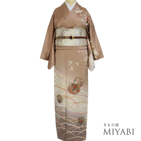 訪問着 リサイクル 身丈157cm 裄64.2cm 袷 雪輪に花模様 刺繍 箔 ブラウン Mサイズ お洒落 セミフォーマル しつけ糸 正絹 広衿 Bランク