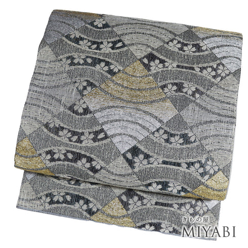 袋帯 リサイクル 帯丈438cm 六通 デザイン格子に桜柄 パールトーン加工 グレー Mサイズ 正絹 新品・未使用品 セミフォーマル お洒落