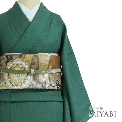 色無地 リサイクル 身丈156.8cm 裄64.4cm 袷 松や菊や紅葉柄 グリーン Mサイズ セミフォーマル お洒落 一つ紋 しつけ糸 正絹 広衿 地紋あり Sランク