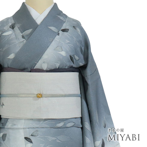 小紋 リサイクル 身丈157.8cm 裄66.8cm 単衣 縦ぼかし柄 地紋彩色 後身頃居敷当て付き ゆったりサイズ グレー Mサイズ お洒落 一つ紋 正絹 広衿 Sランク