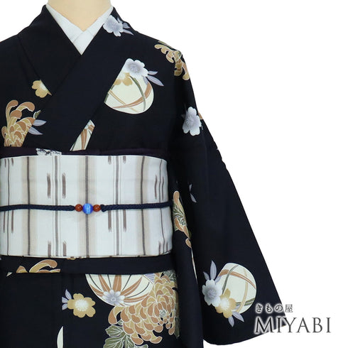 小紋 リサイクル 身丈159.8cm 裄66cm 袷 手毬に菊模様 既製品 ネイビー Mサイズ お洒落 カジュアル ポリエステル 洗える着物 広衿 Aランク