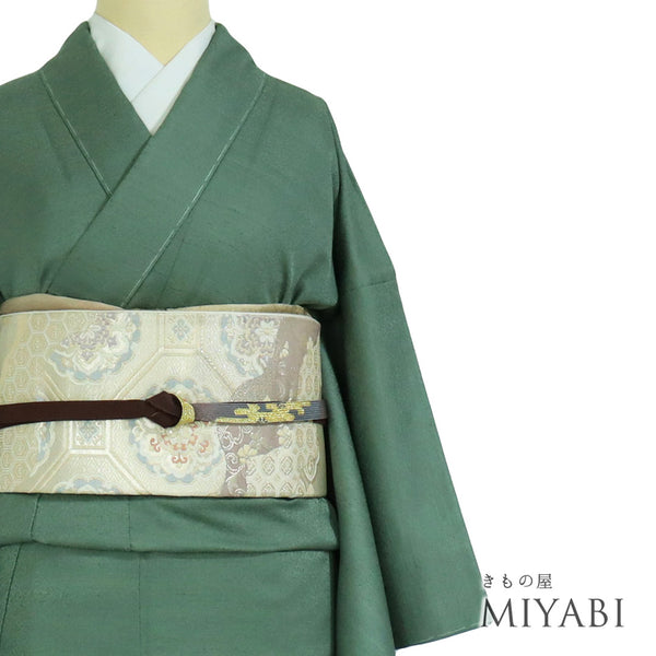 色無地 リサイクル 身丈159.3cm 裄65cm 袷 グリーン Mサイズ セミフォーマル 一つ紋 しつけ糸 正絹 広衿 地紋あり Sランク