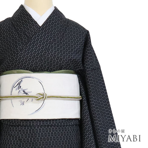 紬 リサイクル 身丈156.3cm 裄66.4cm 袷 亀甲繋ぎ柄 ブラック Mサイズ お洒落 カジュアル 正絹 広衿 Sランク