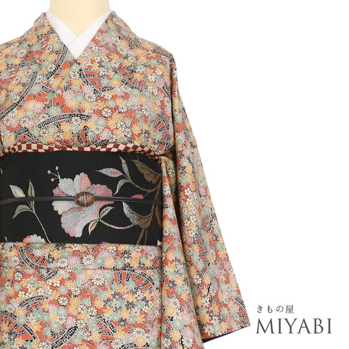 小紋 リサイクル 身丈157cm 裄64.6cm 袷 源氏車に菊柄 オレンジ Mサイズ お洒落 カジュアル しつけ糸 正絹 広衿 Sランク