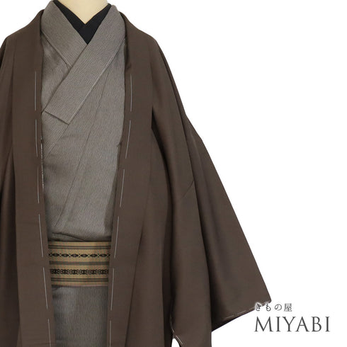 アンサンブル 男物 リサイクル 身丈142.2cm 裄74cm 羽織丈94cm 袷 長襦袢付き ゆったり ブラウン Sサイズ お洒落 カジュアル しつけ糸 正絹 棒衿 未使用品