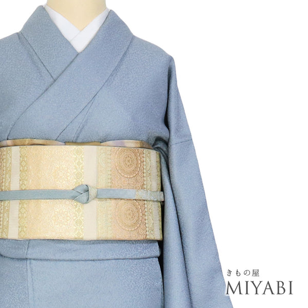色無地 リサイクル 身丈158.8cm 裄64.8cm 袷 ブルー Mサイズ セミフォーマル お洒落 一つ紋 正絹 広衿 地紋あり Sランク