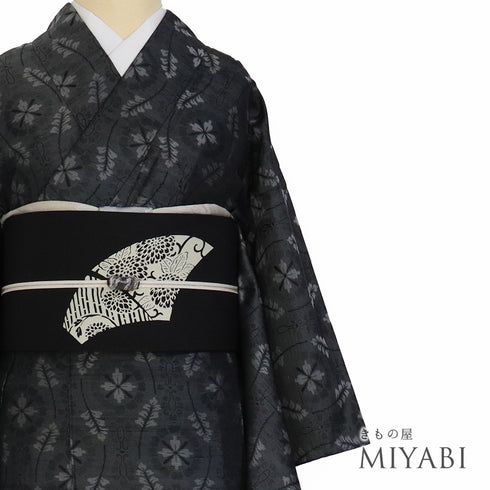 紬 リサイクル 身丈157.5cm 裄63.2cm 単衣 縦枠柄 ブラック Mサイズ お洒落 カジュアル しつけ糸 正絹 広衿 Sランク