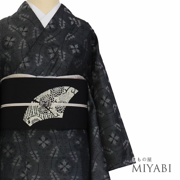 紬 リサイクル 身丈157.5cm 裄63.2cm 単衣 縦枠柄 ブラック Mサイズ お洒落 カジュアル しつけ糸 正絹 広衿 Sランク