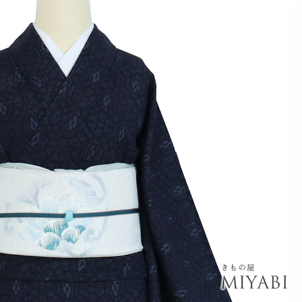 紬 リサイクル 身丈157cm 裄65.2cm 袷 亀甲柄 衿先布付き ネイビー Mサイズ カジュアル お洒落 しつけ糸 正絹 バチ衿 Sランク