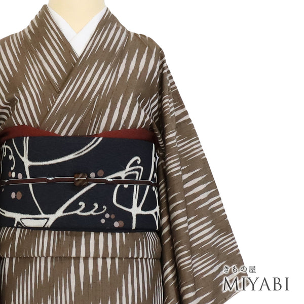 紬 リサイクル 身丈160cm 裄64.2cm 袷 粋ごろも デザイン縞柄 ブラウン Mサイズ カジュアル お洒落 しつけ糸 正絹 広衿 Sランク