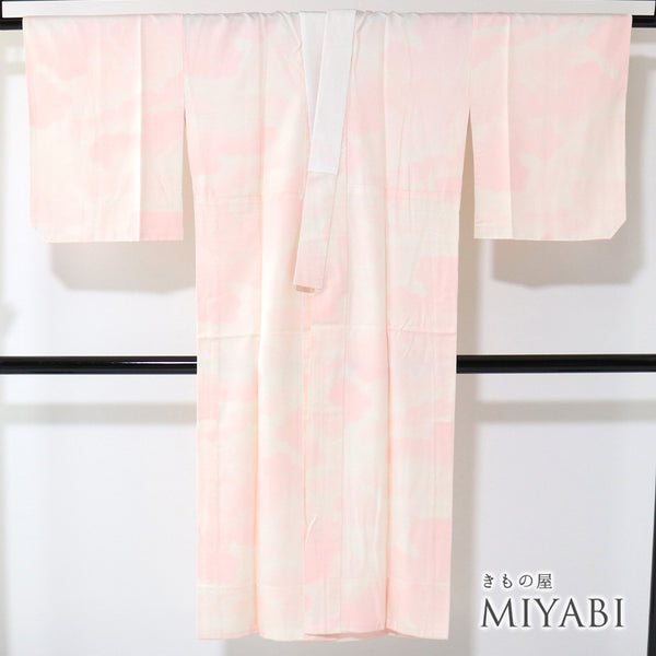 長襦袢 リサイクル 長襦袢 身丈131cm 裄66.8cm 袷 紗絞形に雲取り模様 地紋 ぼかし柄 ピンク Lサイズ しつけ糸 不明 Sランク