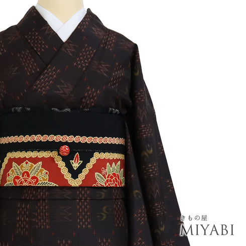 紬 リサイクル 身丈163.3cm 裄66.4cm 袷 伊勢崎絣 絣柄 ブラック Lサイズ お洒落 カジュアル 証紙 しつけ糸 正絹 広衿 Sランク