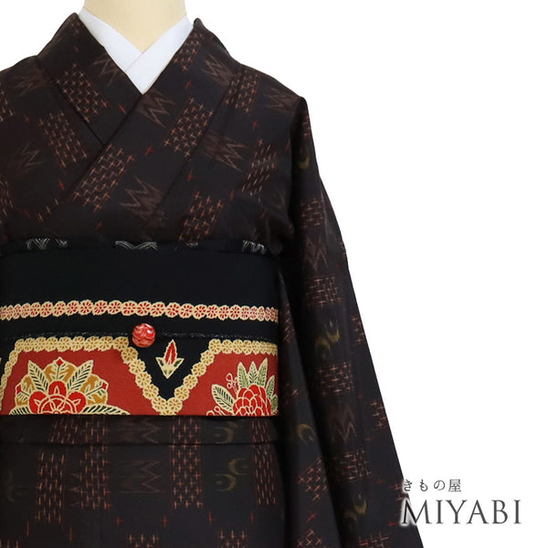 紬 リサイクル 身丈163.3cm 裄66.4cm 袷 伊勢崎絣 絣柄 ブラック Lサイズ お洒落 カジュアル 証紙 しつけ糸 正絹 広衿 Sランク