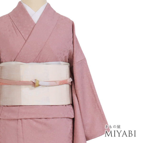 色無地 リサイクル 身丈154cm 裄63.2cm 袷 ゆったりサイズ 家紋柄 ピンク Sサイズ お洒落 正絹 広衿 地紋あり Sランク