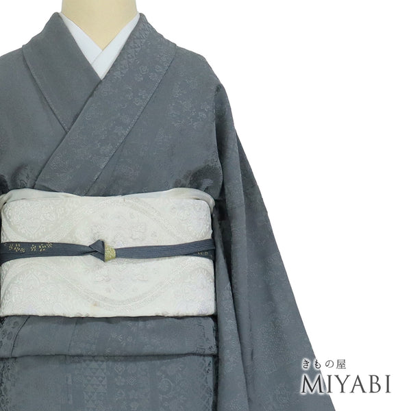 色無地 リサイクル 身丈165cm 裄68cm 袷 短冊寄柄 グレー Lサイズ セミフォーマル お洒落 一つ紋 正絹 広衿 地紋あり Aランク