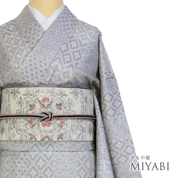 紬 リサイクル 身丈151.5cm 裄65cm 袷 有職文様 グレー Sサイズ お洒落 カジュアル しつけ糸 正絹 広衿 Sランク