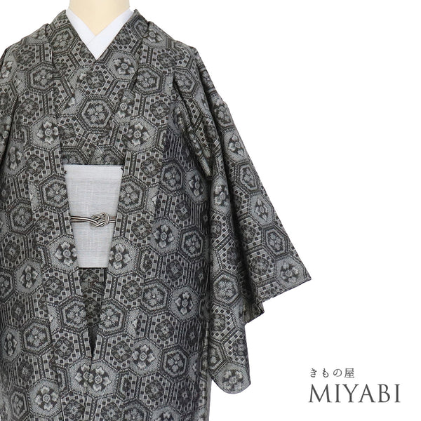 アンサンブル 紬 リサイクル 身丈163.3cm 裄62.6cm 羽織丈76cm 袷 亀甲柄 グレー Lサイズ カジュアル お洒落 しつけ糸 正絹 広衿 Sランク