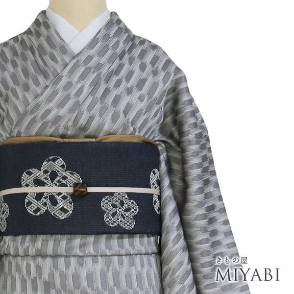 紬 リサイクル 身丈163cm 裄65.6cm 袷 紋お召し 幾何学柄 グレー Lサイズ お洒落 証紙 正絹 広衿 Sランク