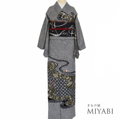 訪問着 リサイクル 身丈159cm 裄64.8cm 袷 流水に花柄 総絞り 金彩 刺繍 ブラック Mサイズ お洒落 正絹 広衿 Sランク