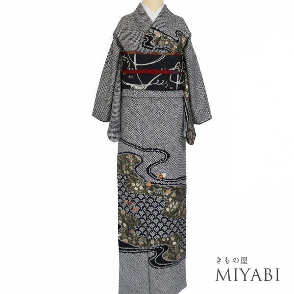 訪問着 リサイクル 身丈159cm 裄64.8cm 袷 流水に花柄 総絞り 金彩 刺繍 ブラック Mサイズ お洒落 正絹 広衿 Sランク