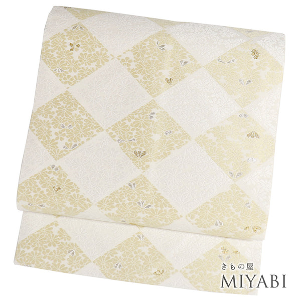 名古屋帯 リサイクル 帯丈373.5cm 六通 菱形に花模様 刺繍 西陣織 佐々木染織 ベージュ Mサイズ 正絹 新品・未使用品 セミフォーマル お洒落 証紙