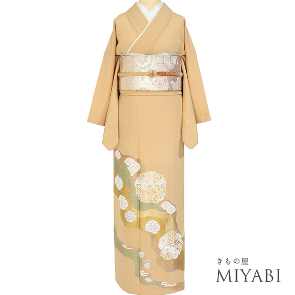 色留袖 リサイクル 身丈161.5cm 裄65.6cm 袷 本金箔 雲上花の宴 金駒刺繍 パールトーン加工済 ベージュ Lサイズ 落款 三つ紋 正絹 広衿 Aランク