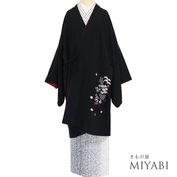 道中着 リサイクル 身丈101cm 裄66.4cm 袷 既製品 ロング 松に菊や梅柄 ブラック Mサイズ お洒落 ポリエステル 洗える着物 Sランク