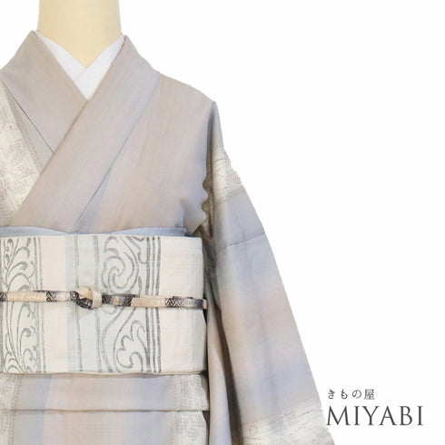 結城紬 リサイクル 身丈156.7cm 裄70.4cm 袷 草花柄 織人 倉持愛子 縦ぼかし グレー Mサイズ お洒落 カジュアル 証紙 しつけ糸 正絹 広衿 Sランク