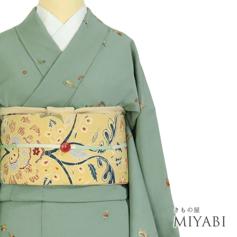 小紋 リサイクル 身丈157.5cm 裄64cm 袷 刺繍 宝尽しに花柄 吉祥柄 グリーン Mサイズ お洒落 カジュアル 正絹 広衿 Sランク