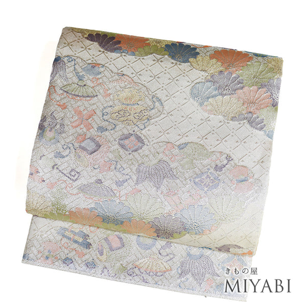 袋帯 リサイクル 帯丈436cm 六通 雲取りに宝づくし柄 シルバー Mサイズ 正絹 新品・未使用品 フォーマル セミフォーマル