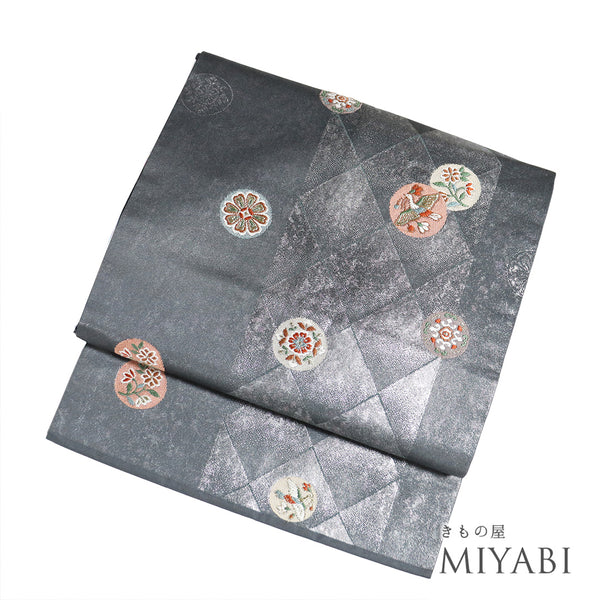 名古屋帯 リサイクル 帯丈368.5cm ポイント柄 華文 鳥柄 花柄 グレー Mサイズ 正絹 Sランク お洒落