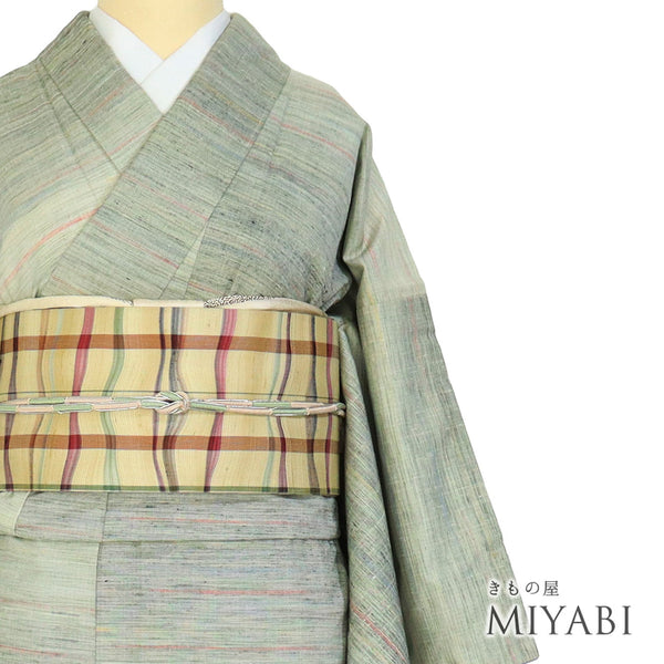 紬 リサイクル 身丈160.2cm 裄65cm 袷 草木染め 横段ボカシ柄 伝統工芸士岡田勇 グリーン Mサイズ お洒落 証紙 正絹 広衿 Aランク