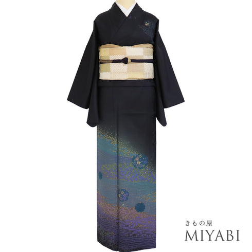 訪問着 リサイクル 身丈157.8cm 裄64.4cm 袷 紬 螺鈿細工 部分絞り 桜模様 甲斐泰造作 ブラック Mサイズ お洒落 正絹 広衿 Sランク