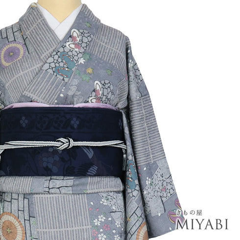 小紋 リサイクル 身丈163cm 裄62.8cm 袷 石畳に番傘や草履柄 地紋 グレー Lサイズ お洒落 カジュアル 正絹 広衿 Sランク