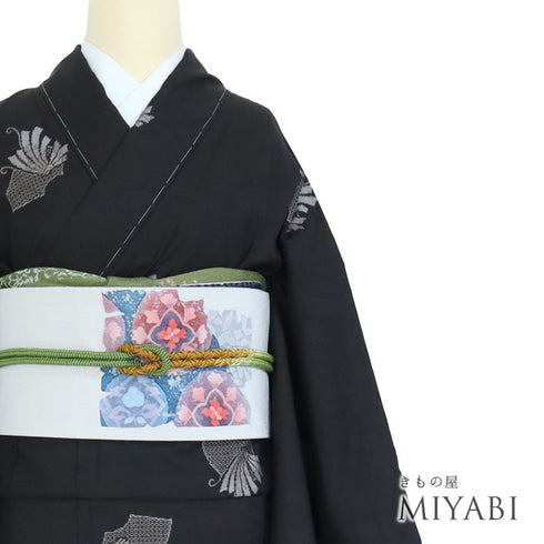 紬 リサイクル 身丈164.3cm 裄65.4cm 袷 地紙にデザイン蝶柄 ブラック Lサイズ お洒落 カジュアル しつけ糸 正絹 広衿 Sランク